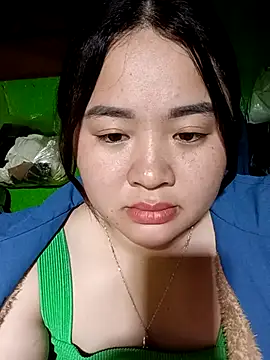 Snapshot of Bee-bgolden chatting on November 14, 2025, 12:37 pm Bee-bgolden online show from November 14, 2025, 12:37 pm