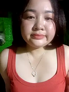 Snapshot of Bee-bgolden chatting on November 16, 2025, 1:28 pm Bee-bgolden online show from November 16, 2025, 1:28 pm