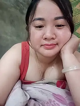 Snapshot of Bee-bgolden chatting on November 17, 2025, 1:55 am Bee-bgolden online show from November 17, 2025, 1:55 am