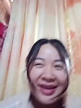 Snapshot of Bee-bgolden chatting on November 25, 2025, 3:06 am Bee-bgolden online show from November 25, 2025, 3:06 am