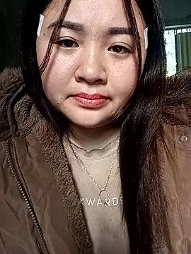 Snapshot of Bee-bgolden chatting on November 27, 2025, 2:13 am Bee-bgolden online show from November 27, 2025, 2:13 am