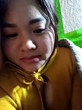 Snapshot of Bee-bgolden chatting on November 28, 2025, 2:53 pm Bee-bgolden online show from November 28, 2025, 2:53 pm