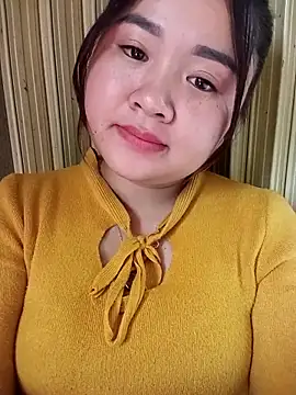 Snapshot of Bee-bgolden chatting on November 30, 2025, 3:32 am Bee-bgolden online show from November 30, 2025, 3:32 am