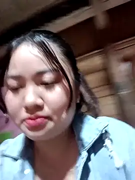 Snapshot of Bee-bgolden chatting on November 30, 2025, 10:14 pm Bee-bgolden online show from November 30, 2025, 10:14 pm