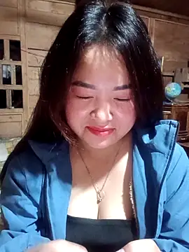 Snapshot of Bee-bgolden chatting on December 3, 2025, 3:32 pm Bee-bgolden online show from December 3, 2025, 3:32 pm