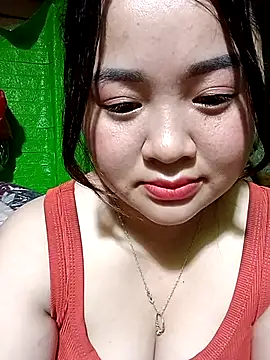 Snapshot of Bee-bgolden chatting on December 5, 2025, 11:41 am Bee-bgolden online show from December 5, 2025, 11:41 am