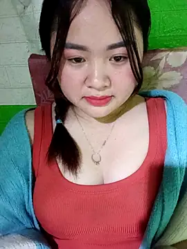 Snapshot of Bee-bgolden chatting on December 16, 2025, 1:16 pm Bee-bgolden online show from December 16, 2025, 1:16 pm