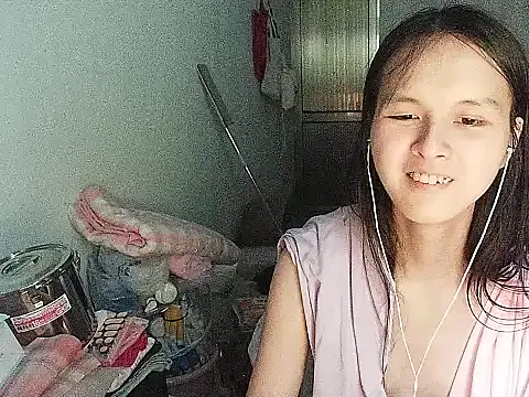 Snapshot of RebelAura chatting on July 12, 2026, 10:06 am RebelAura online show from July 12, 2026, 10:06 am