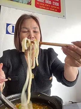 Liliy2x online show from November 5, 2025, 2:00 am