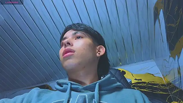 Suarezz10  online show from November 24, 2025, 10:04 am