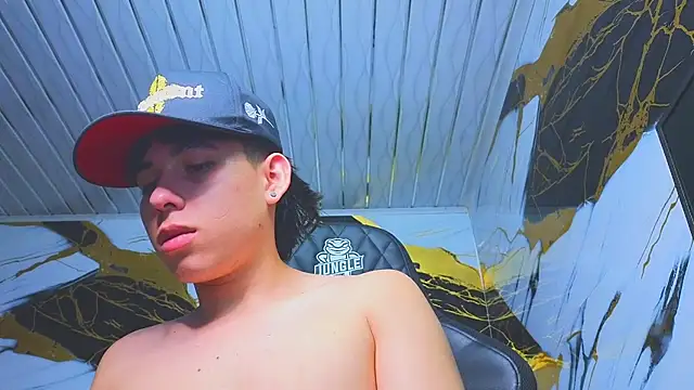 Suarezz10  online show from December 3, 2025, 4:05 pm