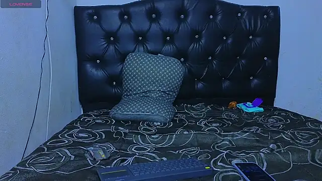 Suarezz10  online show from December 17, 2025, 6:52 am