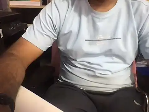 KingCobra 07 online show from May 13, 2026, 2:42 am