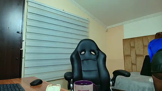 Snapshot of BeatrizSchmidt chatting on November 16, 2025, 10:43 am BeatrizSchmidt online show from November 16, 2025, 10:43 am