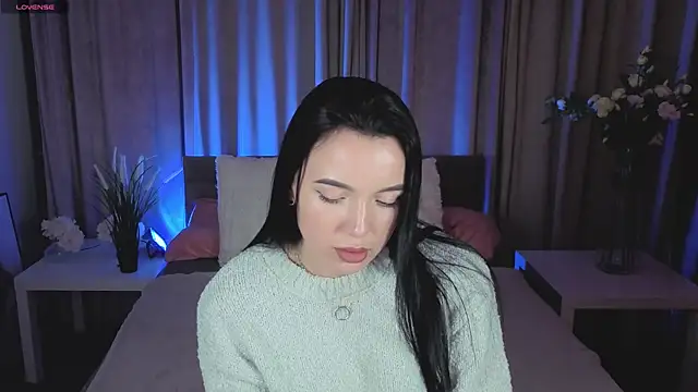 HeyNiki online show from December 19, 2025, 4:47 pm