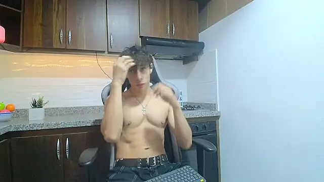 chris evans27 online show from November 18, 2025, 3:23 am