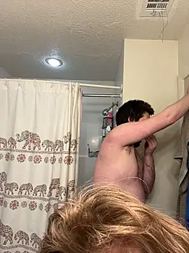 Snapshot of Redriddinghood8 chatting on February 5, 2026, 7:46 am Redriddinghood8 online show from February 5, 2026, 7:46 am