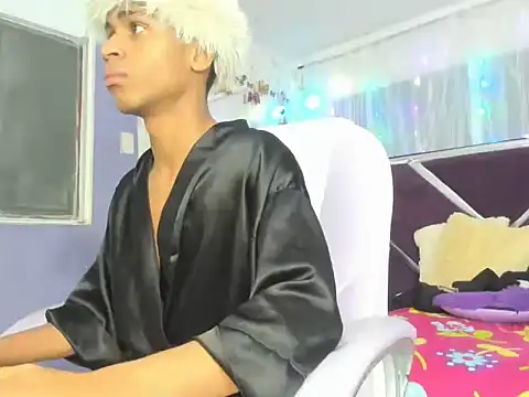 Snapshot of Santy_bigcock_01 chatting on November 9, 2025, 2:10 am Santy bigcock 01 online show from November 9, 2025, 2:10 am