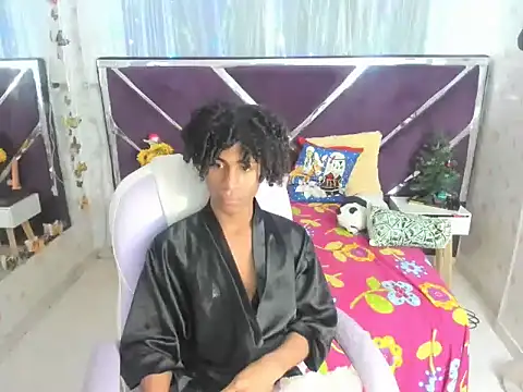 Snapshot of Santy_bigcock_01 chatting on November 14, 2025, 11:42 am Santy bigcock 01 online show from November 14, 2025, 11:42 am