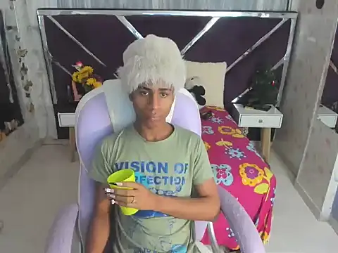 Snapshot of Santy_bigcock_01 chatting on November 19, 2025, 2:00 am Santy bigcock 01 online show from November 19, 2025, 2:00 am