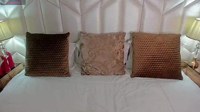 Snapshot of Bella__carther chatting on November 10, 2025, 2:27 pm Bella carther online show from November 10, 2025, 2:27 pm