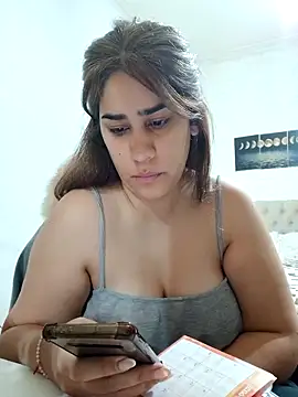 nahiarabiel33 online show from November 7, 2025, 1:55 pm