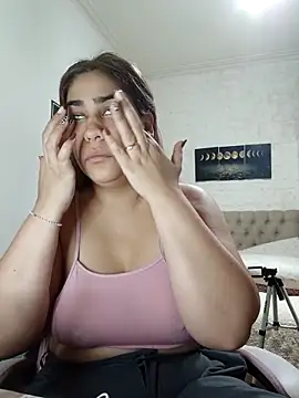 nahiarabiel33 online show from May 29, 2026, 3:54 pm