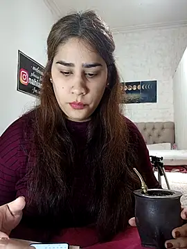nahiarabiel33 online show from June 23, 2026, 7:01 pm
