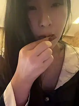 anankaka71 online show from November 9, 2025, 3:27 am