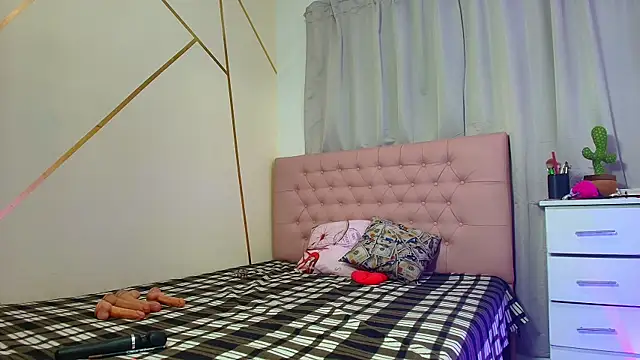 Snapshot of Lulu_swarts chatting on June 4, 2026, 11:55 pm Lulu swarts online show from June 4, 2026, 11:55 pm