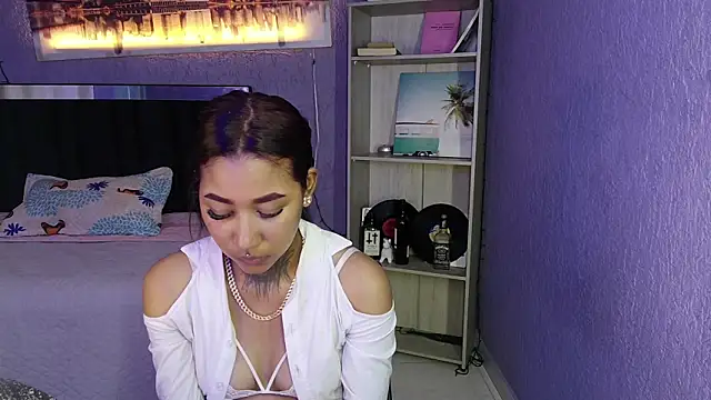 lyam ebony  online show from November 14, 2025, 9:13 pm