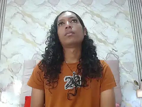 MiaCoock online show from December 22, 2025, 2:03 pm