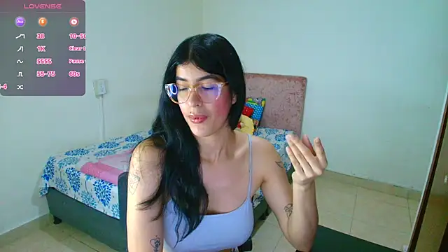 Snapshot of Kassandra_0304 chatting on May 2, 2026, 12:21 pm Kassandra 0304 online show from May 2, 2026, 12:21 pm
