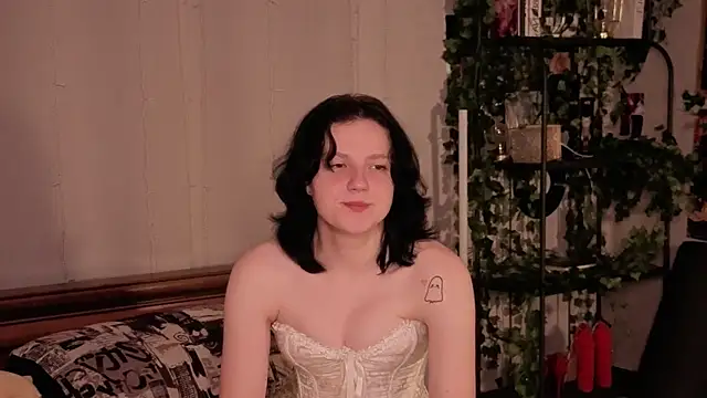 Snapshot of LatinaHuguenin chatting on January 12, 2026, 7:08 pm LatinaHuguenin online show from January 12, 2026, 7:08 pm