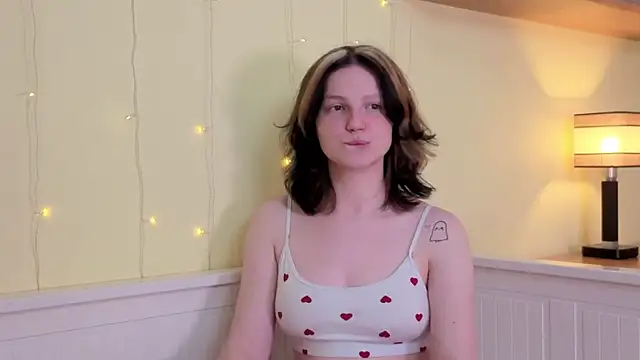 Snapshot of LatinaHuguenin chatting on February 5, 2026, 8:35 pm LatinaHuguenin online show from February 5, 2026, 8:35 pm