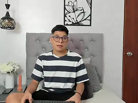 LucaDave 1 online show from November 11, 2025, 6:19 pm