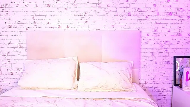 April Kay online show from December 23, 2025, 3:37 am