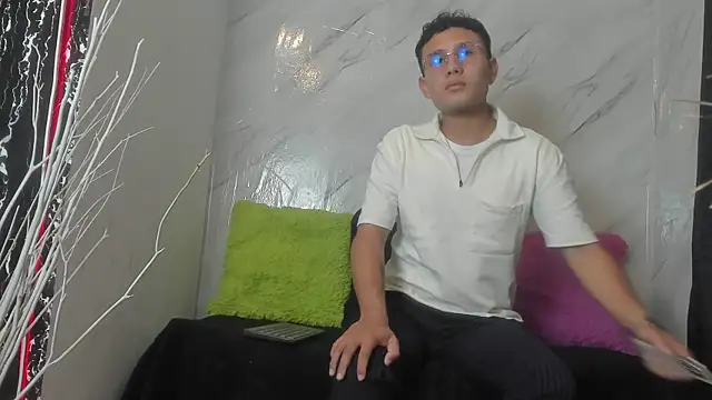 Snapshot of boy_castel_coral chatting on November 7, 2025, 7:58 pm boy castel coral online show from November 7, 2025, 7:58 pm