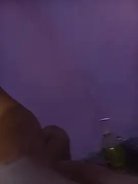 Snapshot of Leona-Pig chatting on December 16, 2025, 10:48 pm Leona-Pig online show from December 16, 2025, 10:48 pm