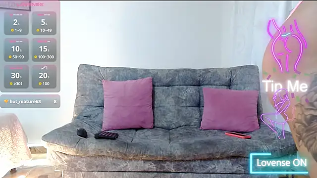 selenna foxx1 online show from November 6, 2025, 8:32 pm