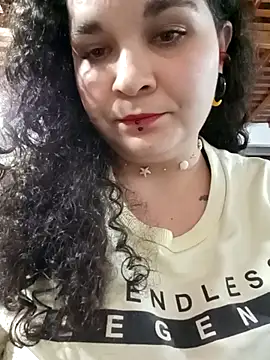 Snapshot of Reichel05_ chatting on November 9, 2025, 4:55 am Reichel05 online show from November 9, 2025, 4:55 am