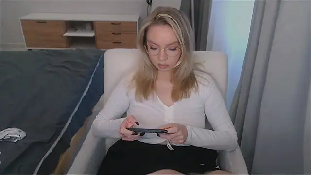 Snapshot of PolinaXXXXJones chatting on November 17, 2025, 7:14 am PolinaXXXXJones online show from November 17, 2025, 7:14 am