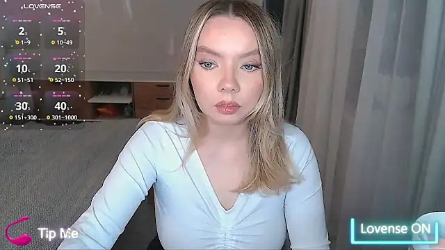 Snapshot of PolinaXXXXJones chatting on December 17, 2025, 7:31 pm PolinaXXXXJones online show from December 17, 2025, 7:31 pm