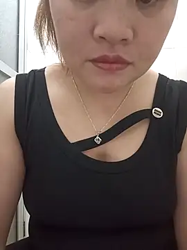 Snapshot of linh-xinh18 chatting on November 7, 2025, 5:24 pm linh-xinh18 online show from November 7, 2025, 5:24 pm