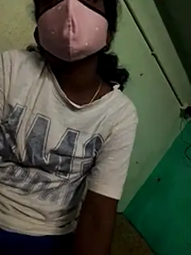 Snapshot of Couple1114 chatting on November 17, 2025, 10:10 am Couple1114 online show from November 17, 2025, 10:10 am