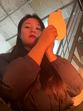 Snapshot of Dilen_7533 chatting on December 18, 2025, 9:26 am Dilen 7533 online show from December 18, 2025, 9:26 am