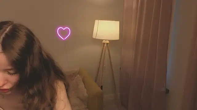 eirakiliana online show from December 5, 2025, 8:12 am