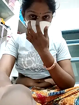 Snapshot of V_HOT_SEXY chatting on November 13, 2025, 11:20 am V HOT SEXY online show from November 13, 2025, 11:20 am