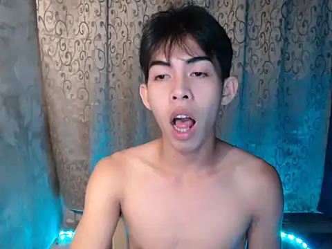 Snapshot of Urhotsilverboy chatting on November 18, 2025, 4:00 pm Urhotsilverboy online show from November 18, 2025, 4:00 pm