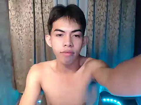 Snapshot of Urhotsilverboy chatting on December 5, 2025, 3:48 am Urhotsilverboy online show from December 5, 2025, 3:48 am